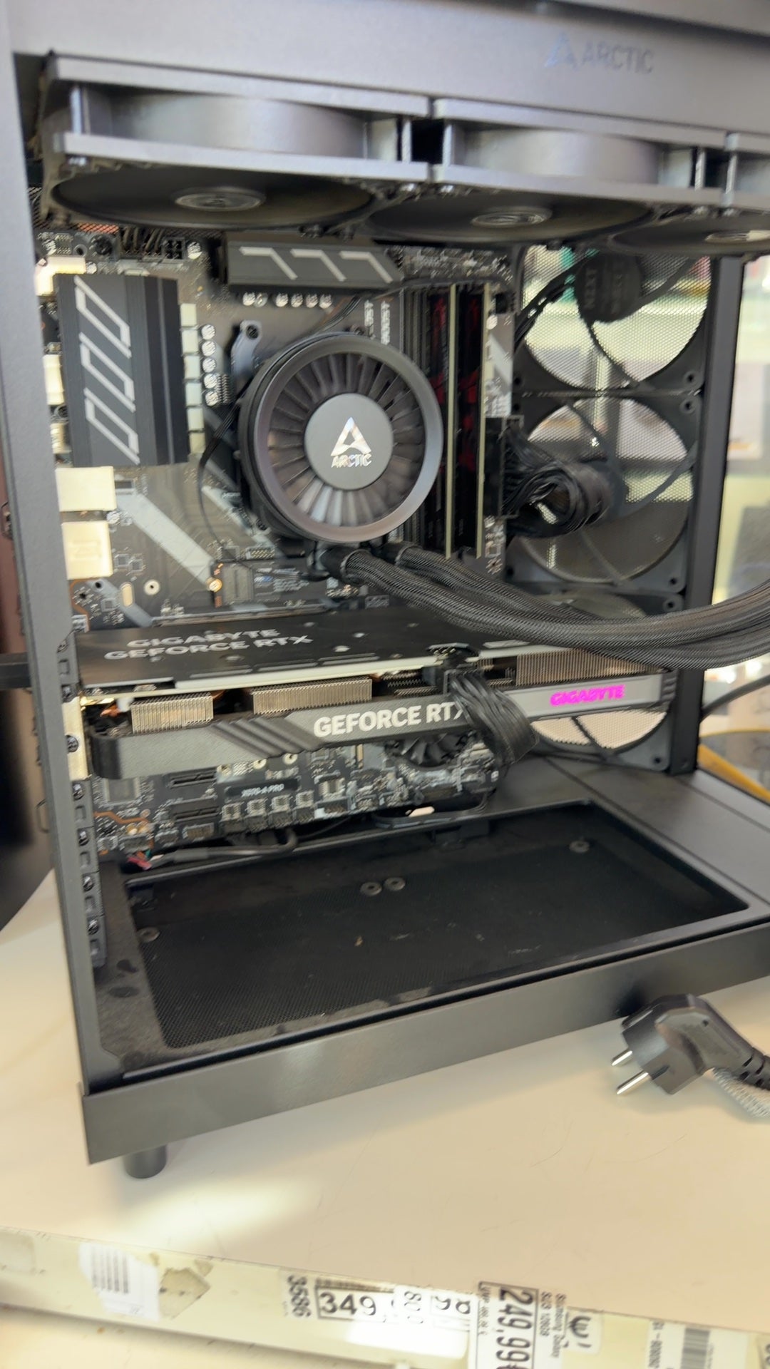 pc gaming 4060 8gb 32gb AMD 5800x m.2 1tb Zweitbild