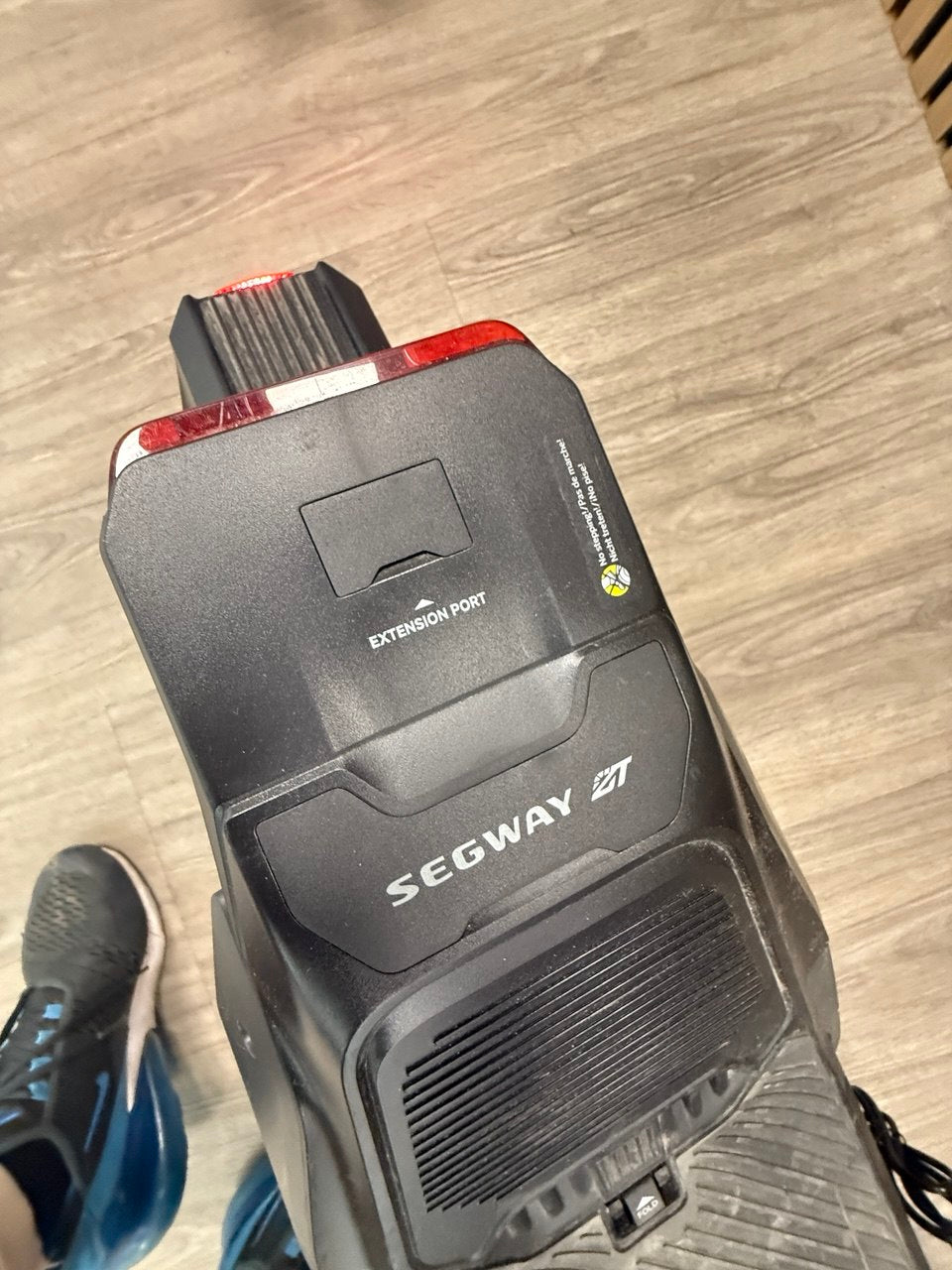 Analyse des E-Scooters Sichtbarer Zustand: Gut erhalten, gering genutztes Aussehen – VK579€ | Heute angekauft 10.04. 19:43 | Preis? 📞 0175 90 777 77 Zweitbild