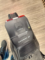 Analyse des E-Scooters Sichtbarer Zustand: Gut erhalten, gering genutztes Aussehen – VK579€ | Heute angekauft 10.04. 19: