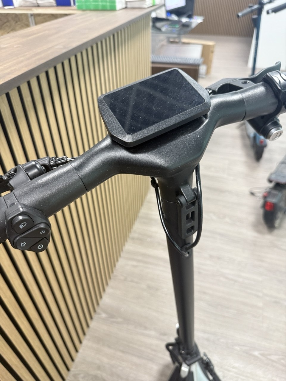 Hudora Electric Scooter schwarz-orange | Heute angekauft 10.04. 22:06 | Preis? 📞 0175 90 777 77