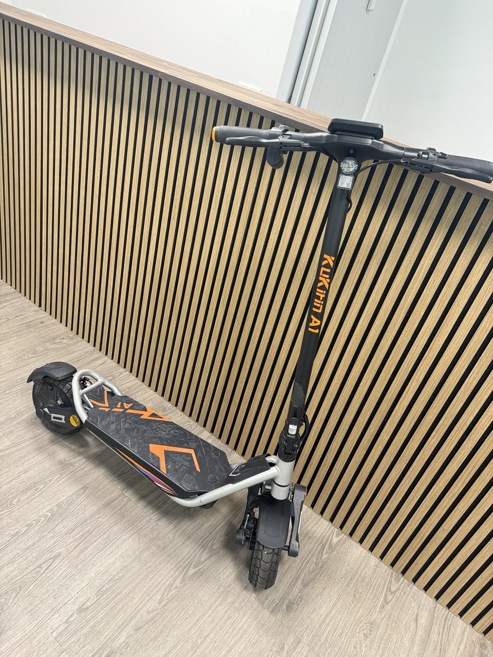 Hudora Electric Scooter schwarz-orange | Heute angekauft 10.04. 22:06 | Preis? 📞 0175 90 777 77