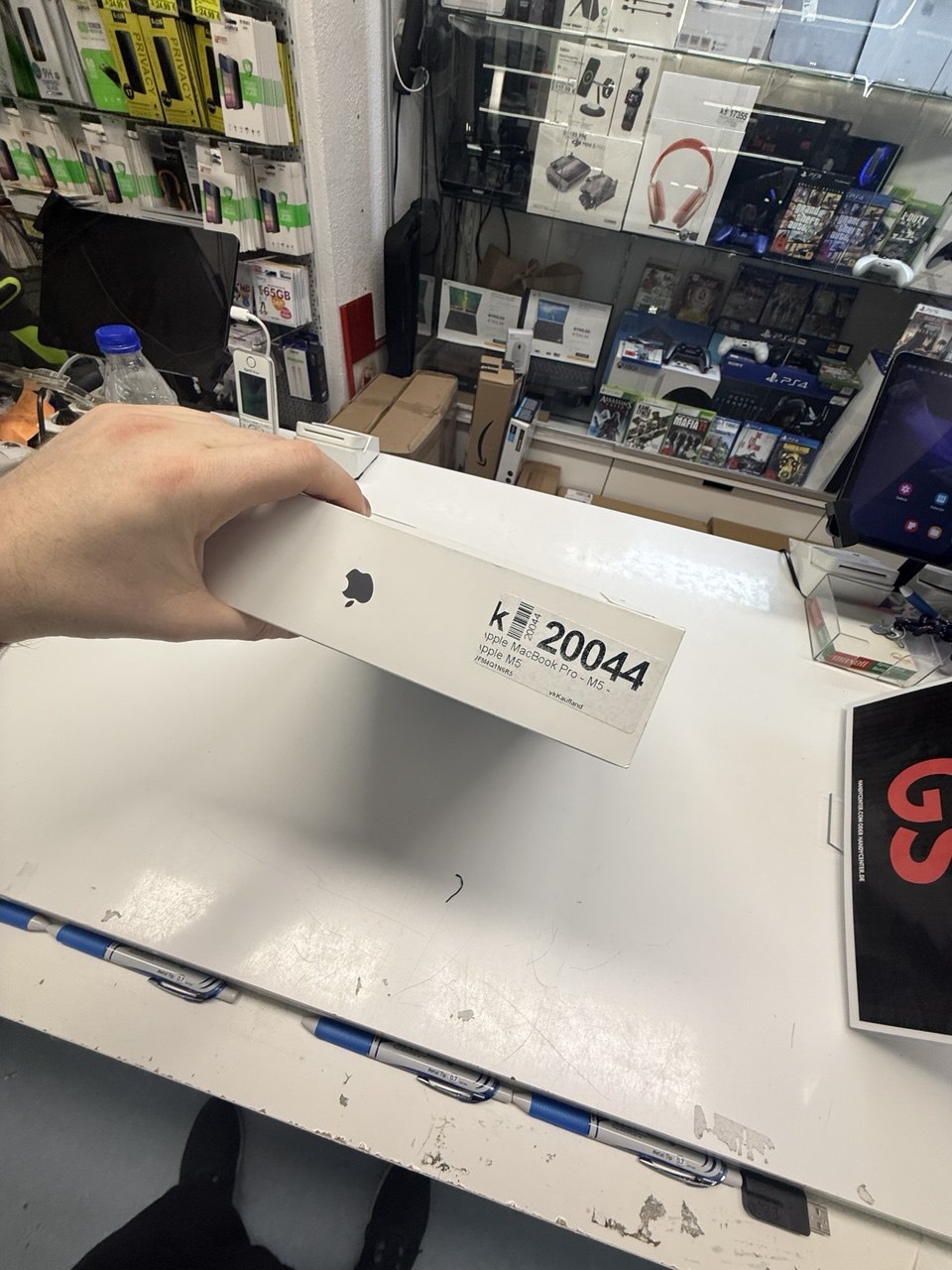 MacBook Pro 14" Silber (Modell MDE14D/A) | Heute angekauft 13.04. 04:25 | Preis? 📞 0175 90 777 77