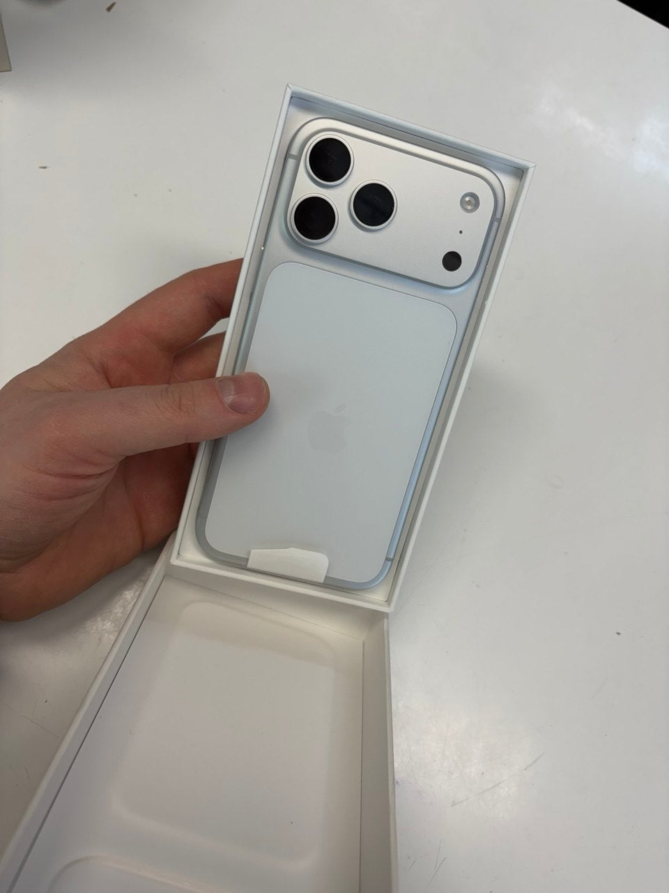 Google Pixel 8 Pro Schutzhülle Porcelain Weiß Hauptbild