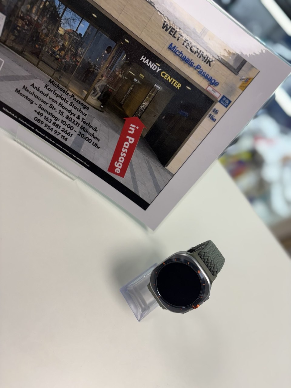 Michaels-Passage Smartwatch schwarz mit grauem Armband Hauptbild