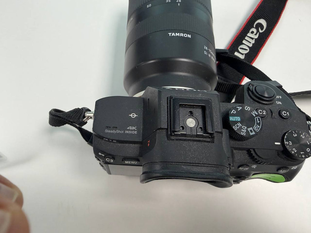 Sony Alpha 7 III Systemkamera mit Tamron Objektiv