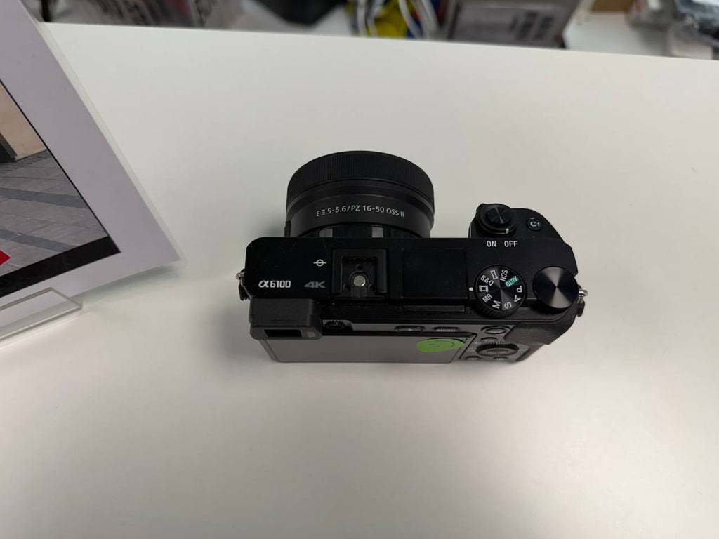 Sony Alpha a6100 Mirrorless Kamera mit 16-50mm Objektiv