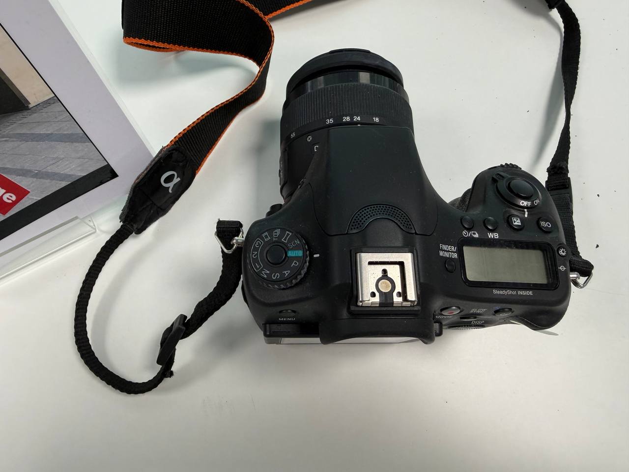 Sony Alpha α68 DSLR mit 18-55mm Objektiv