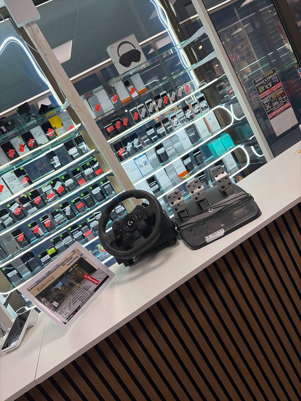 Logitech G923 Trueforce Racing Wheel für PlayStation und PC Zweitbild