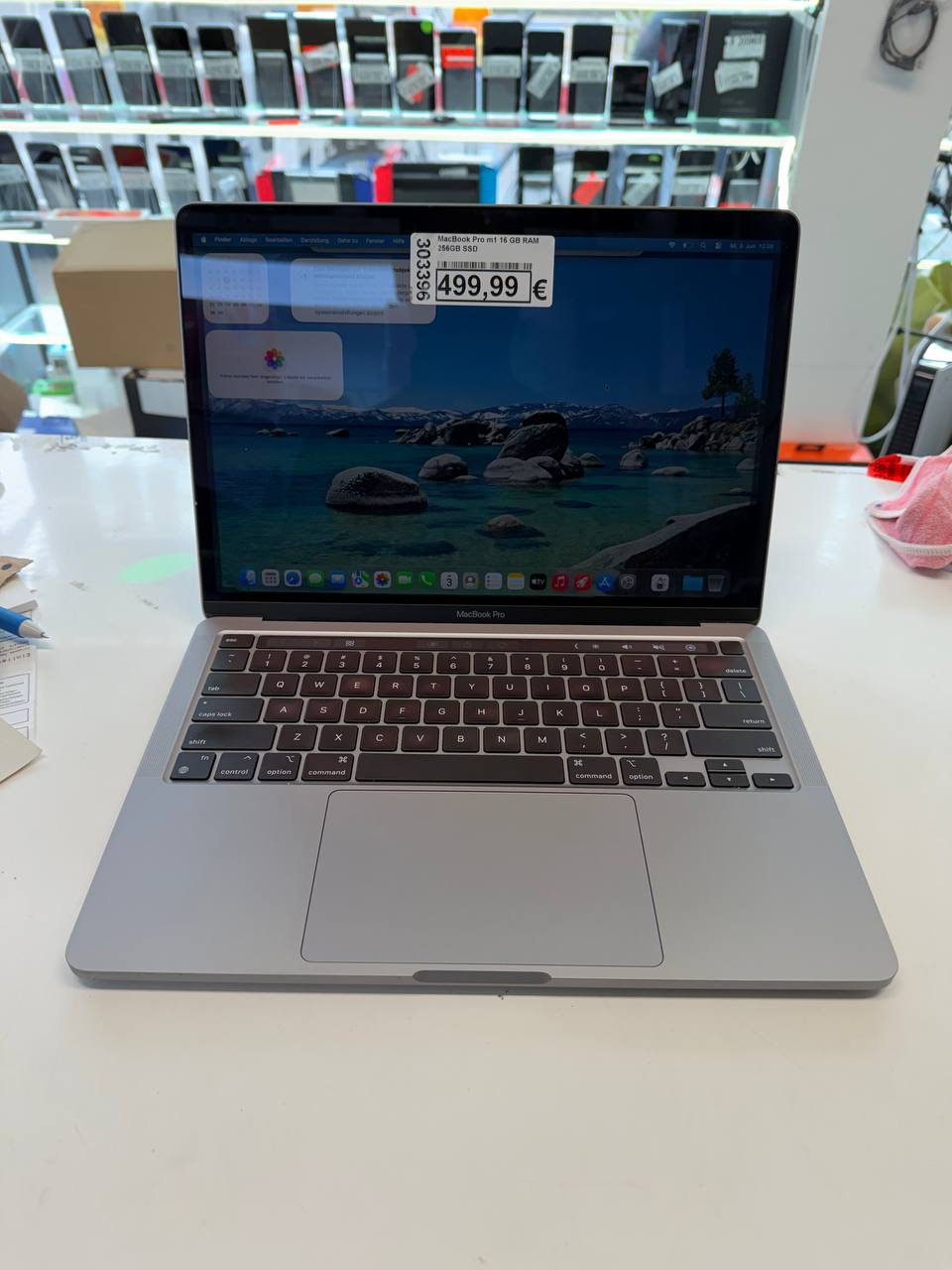 Apple MacBook Pro 13" M1 2020 mit 16GB RAM und 256GB SSD Hauptbild