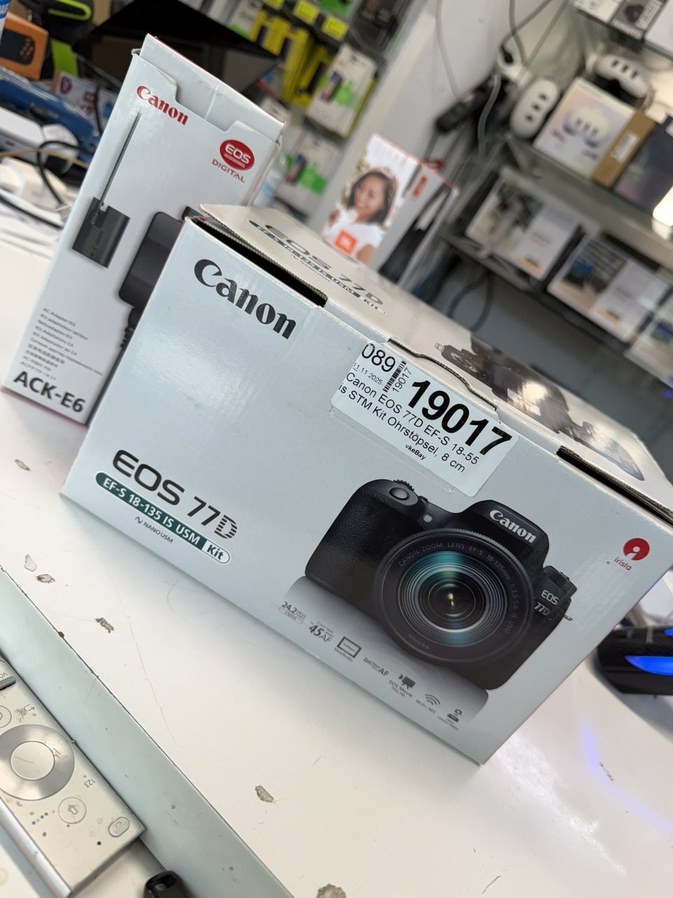 Canon EOS 77D mit EF-S 18-135mm IS USM Kit