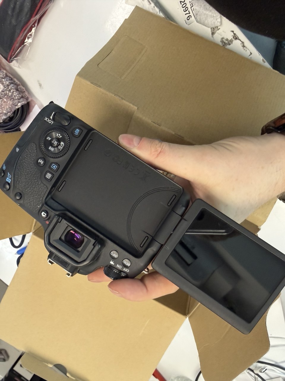 Canon EOS 77D mit EF-S 18-135mm IS USM Kit