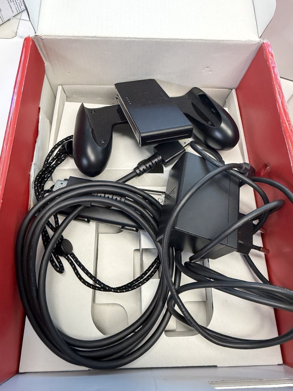 Nintendo Switch – Hybrid-Konsole mit weißen Joy-Con
