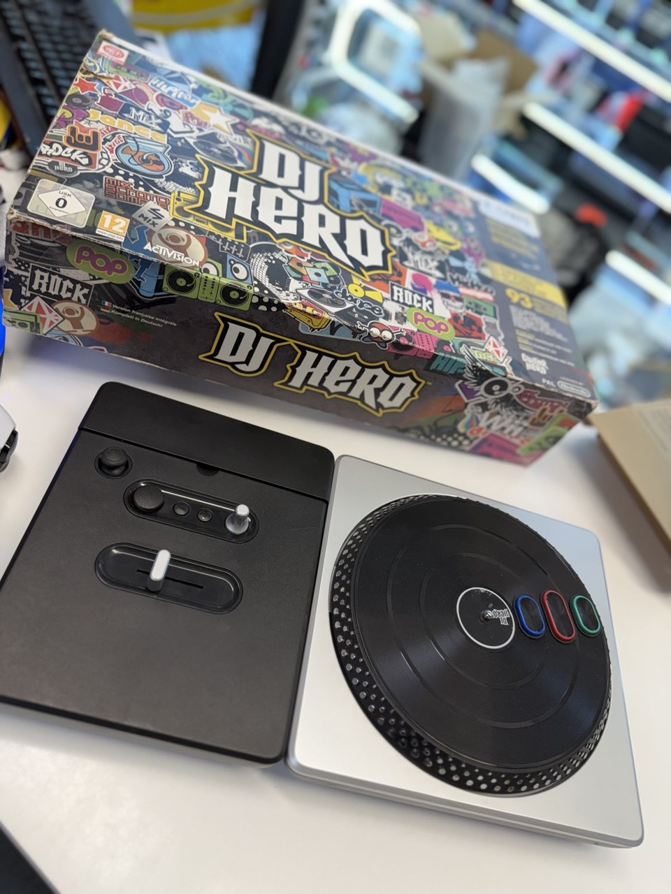 DJ Hero Turntable Bundle für Nintendo Wii Zweitbild