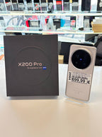 Vivo X200 Pro mit ZEISS Kamera, 6.78" Display, 6000 mAh