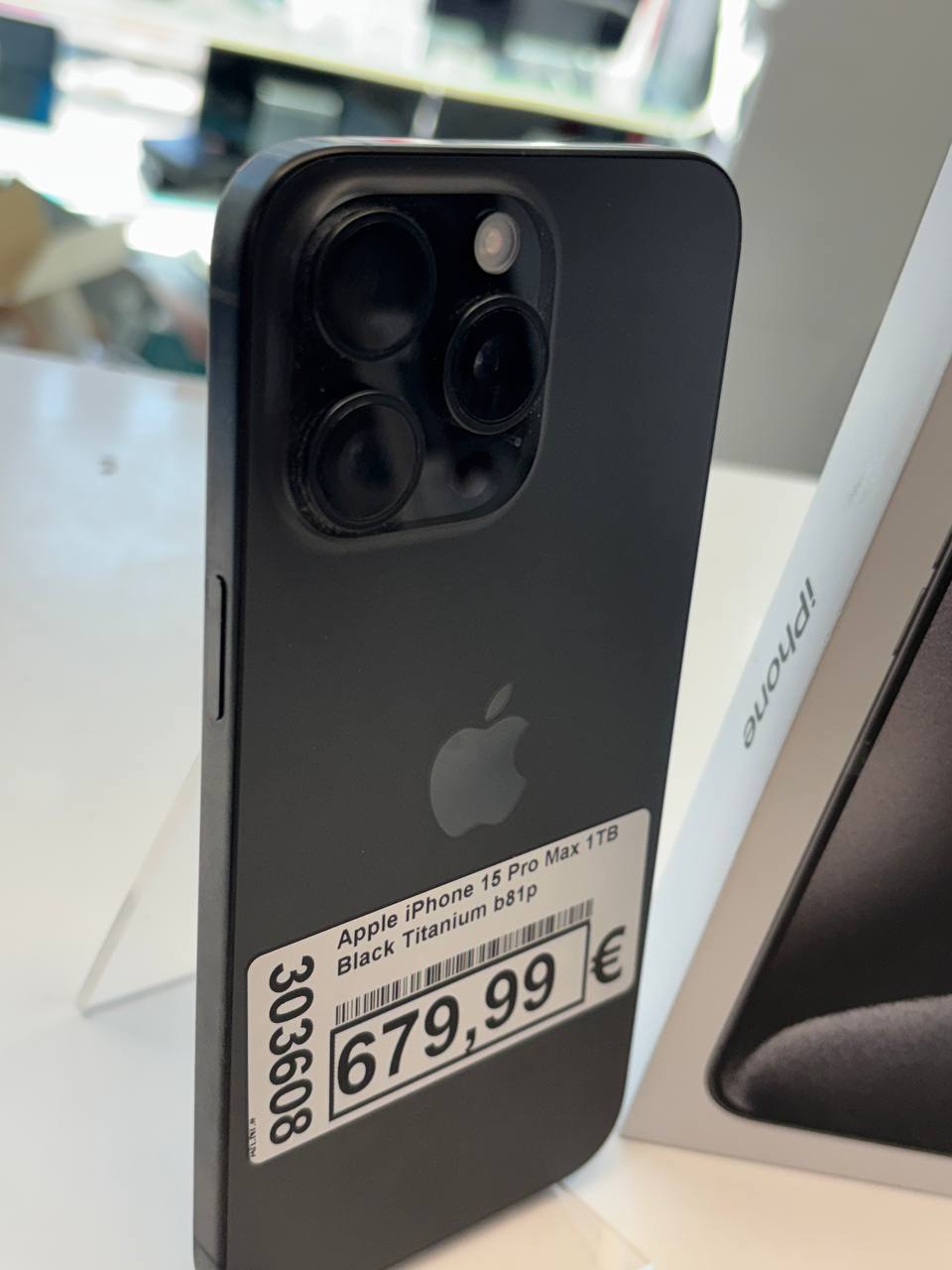 Apple iPhone 15 Pro Max 1TB Black Titanium Zweitbild