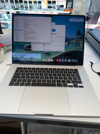 Apple MacBook Air 15" M4 mit 16 GB RAM