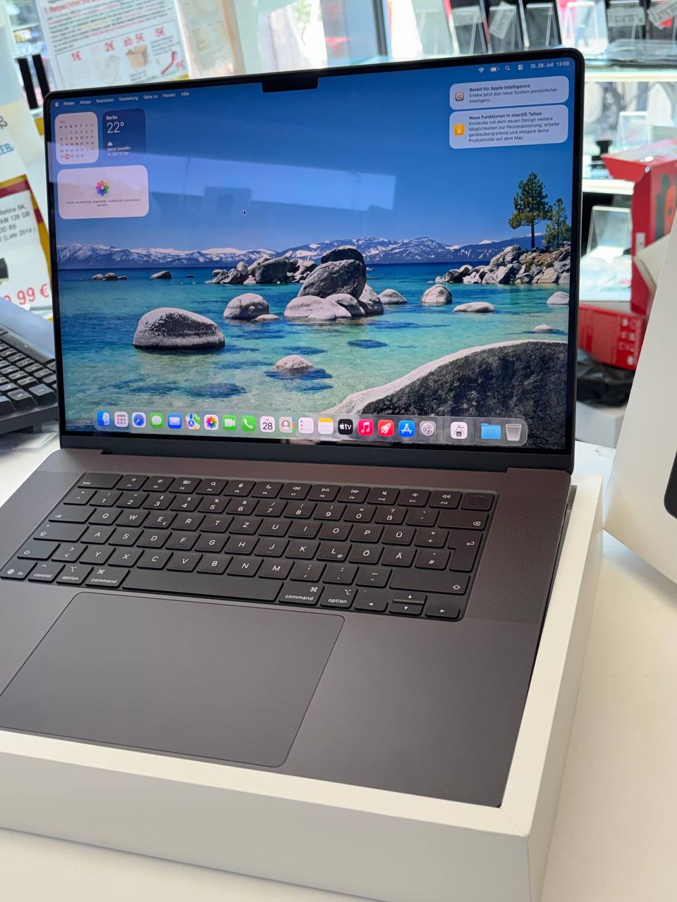Apple MacBook Pro 16" M5 Max 32-core - 36 GB RAM - 2 TB SSD Zweitbild