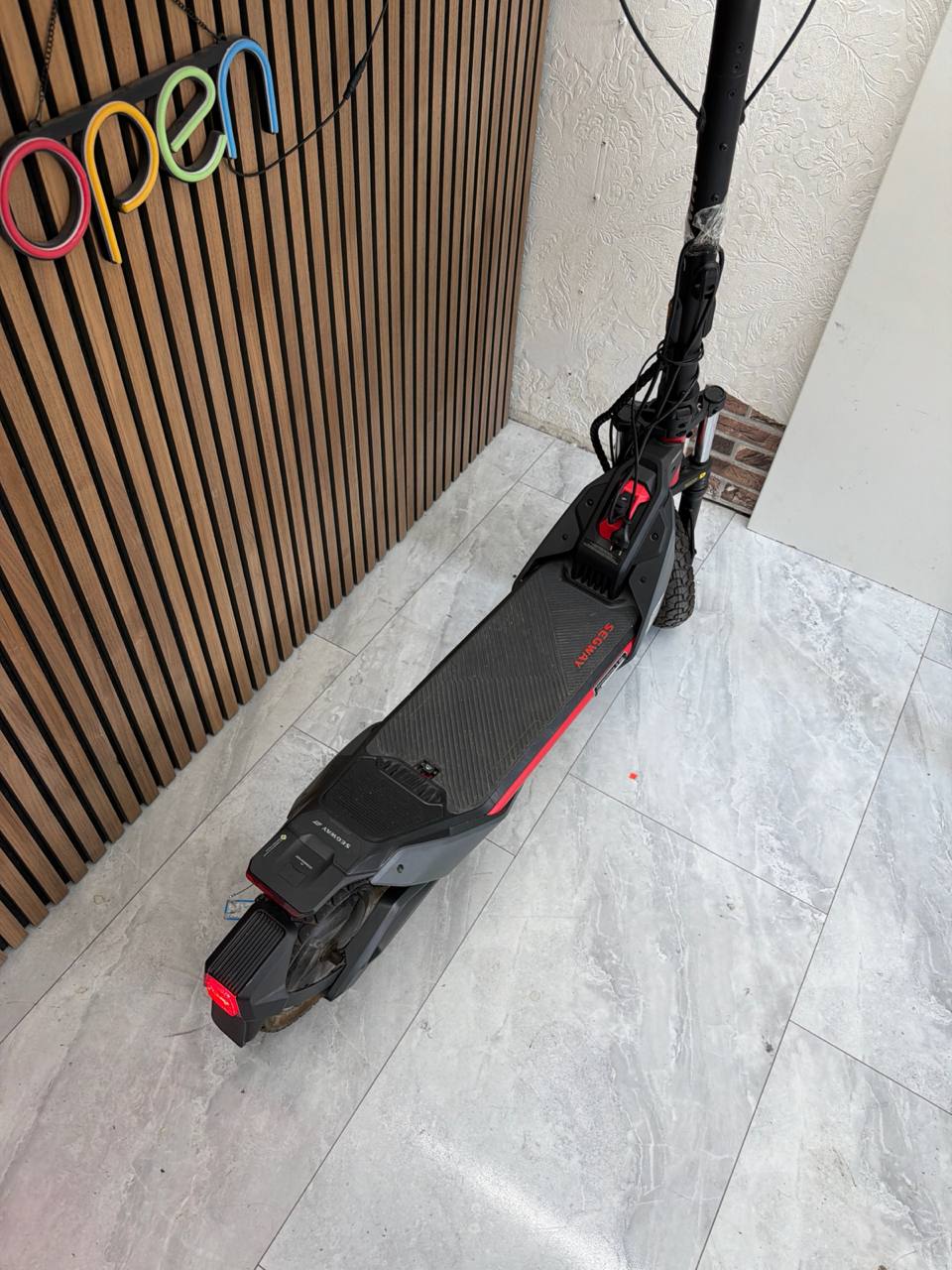 Segway Ninebot E-Scooter, elektrischer Roller mit Dual-Motor Zweitbild