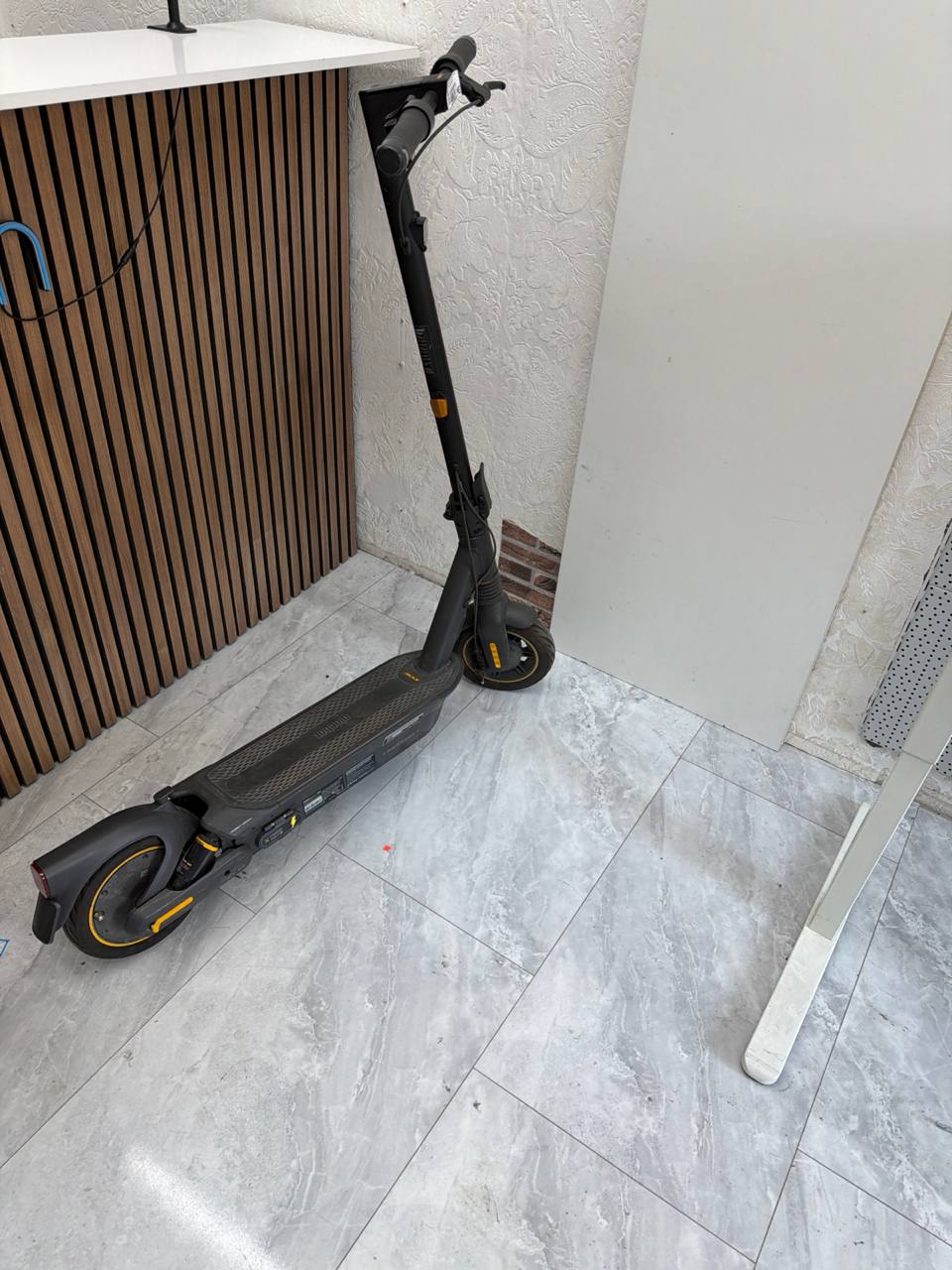 Ninebot Kick Scooter Max G2 – E-Scooter schwarz/orange Hauptbild