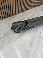 Ninebot Kick Scooter Max G2 – E-Scooter schwarz/orange