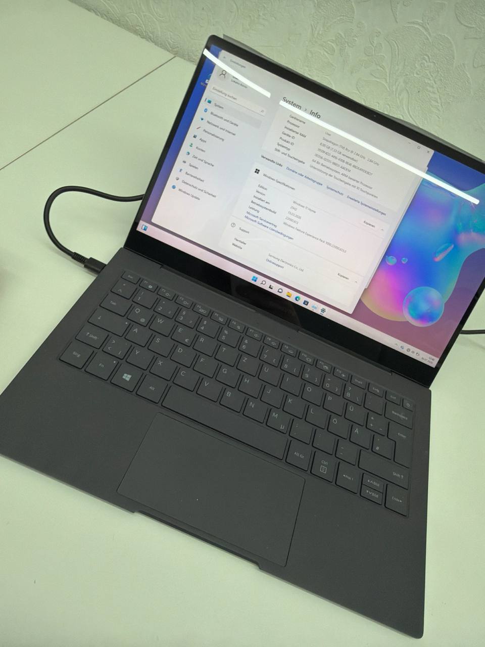 Samsung Galaxy Book S Touchscreen LTE Qualcomm Snapdragon 8cx, 4x 2.84GHz + 4x 1.80GHz 8 GB Ram 256GB SSD microSD (ARM Cortex-A55)