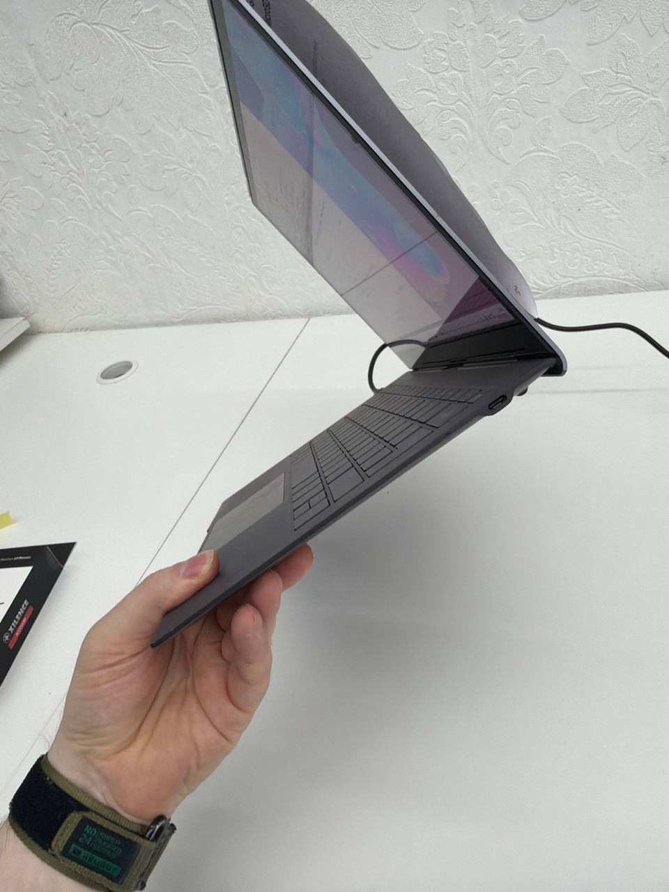 Samsung Galaxy Book S Touchscreen LTE Qualcomm Snapdragon 8cx, 4x 2.84GHz + 4x 1.80GHz 8 GB Ram 256GB SSD microSD (ARM Cortex-A55)