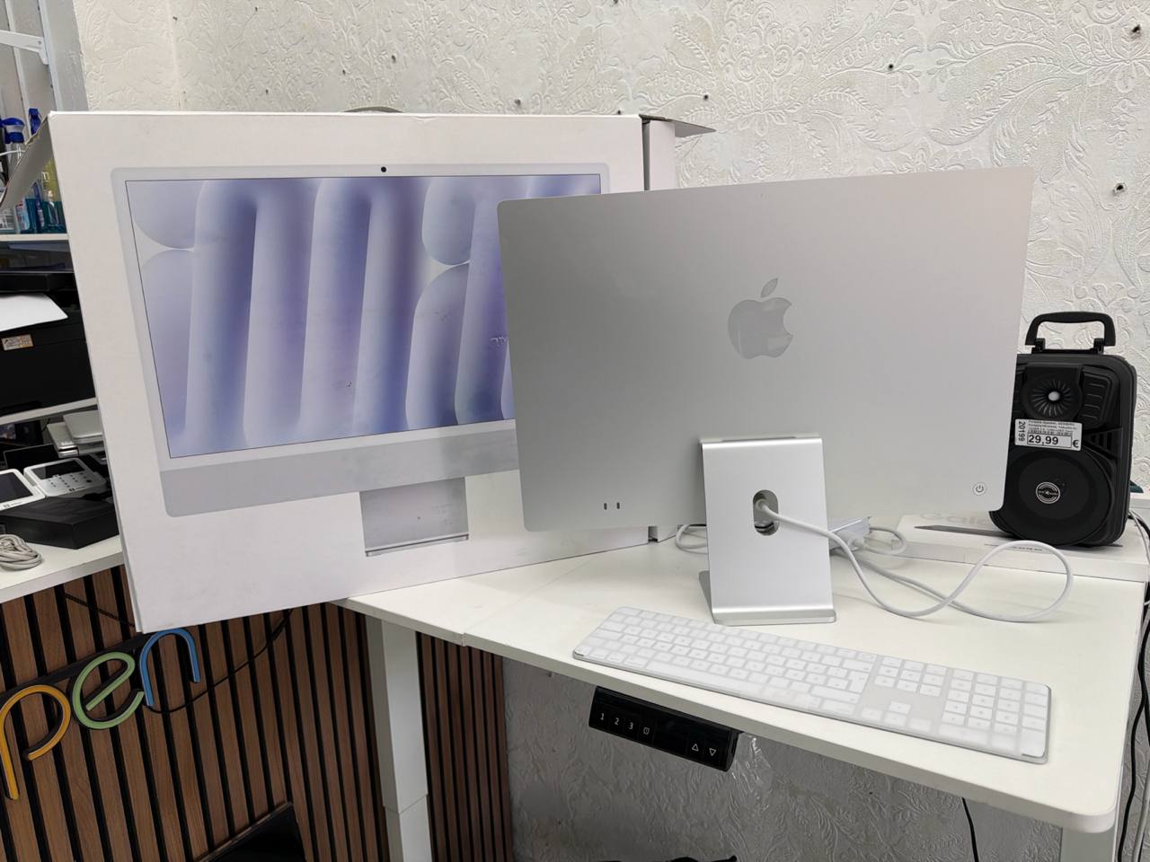 Analyse des Produktfotos Beide zeigen Standarddesktop-Hintergründe