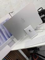 Analyse des Produktfotos Beide zeigen Standarddesktop-Hintergründe