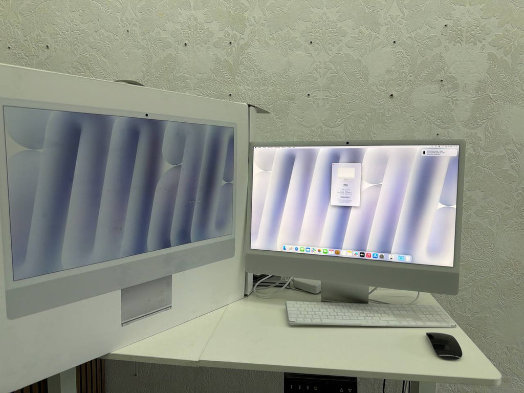 Analyse des Produktfotos Beide zeigen Standarddesktop-Hintergründe