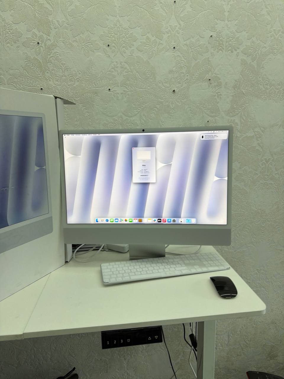 Analyse des Produktfotos Beide zeigen Standarddesktop-Hintergründe