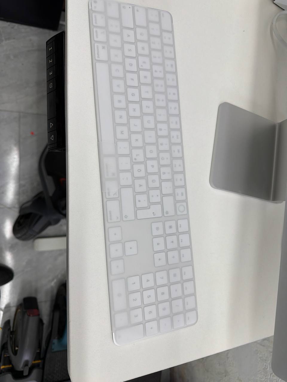 Analyse des Produktfotos Beide zeigen Standarddesktop-Hintergründe