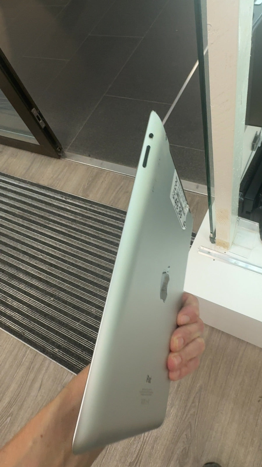 Apple iPad 4. Gen. 16GB, WLAN , 24,64 cm, (9,7 Zoll) + Cellular in schwarz