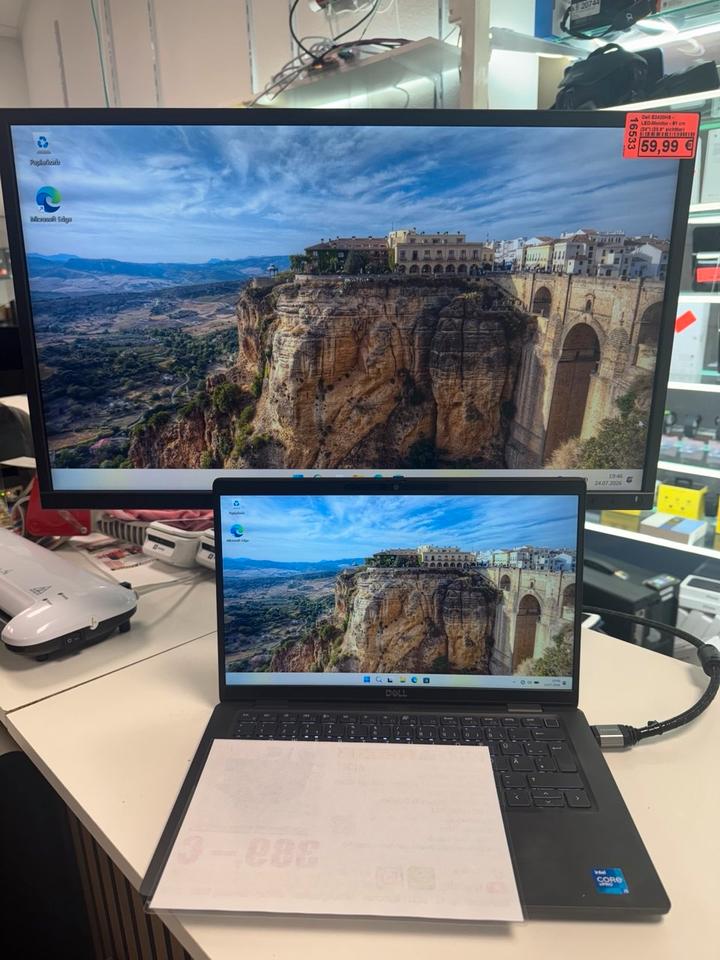 Analyse des Produktfotos Hersteller: Intel (Core-Prozessor sichtbar) Hauptbild