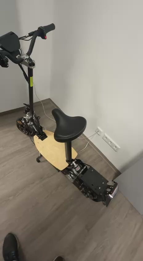 E-Scooter mit Holztrittbrett, 2000W Motor | Heute angekauft 10.04. 22:05 | Preis? 📞 0175 90 777 77
