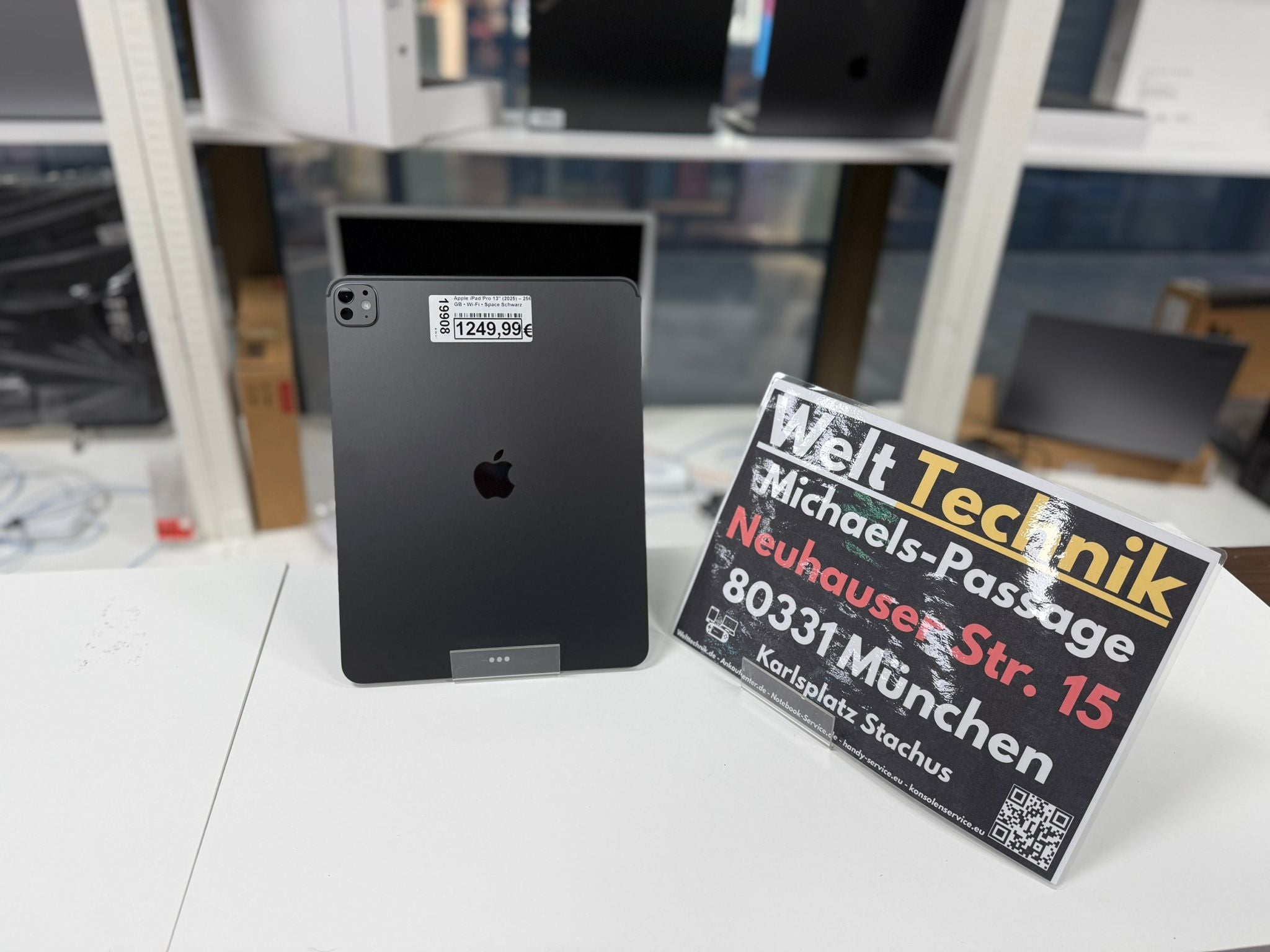 Apple iPad Pro 13" (2025) – 256 GB • Wi-Fi • Space Schwarz Hauptbild