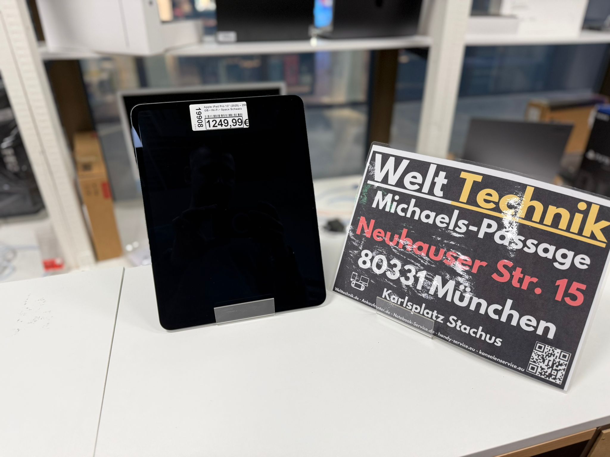 Apple iPad Pro 13" (2025) – 256 GB • Wi-Fi • Space Schwarz